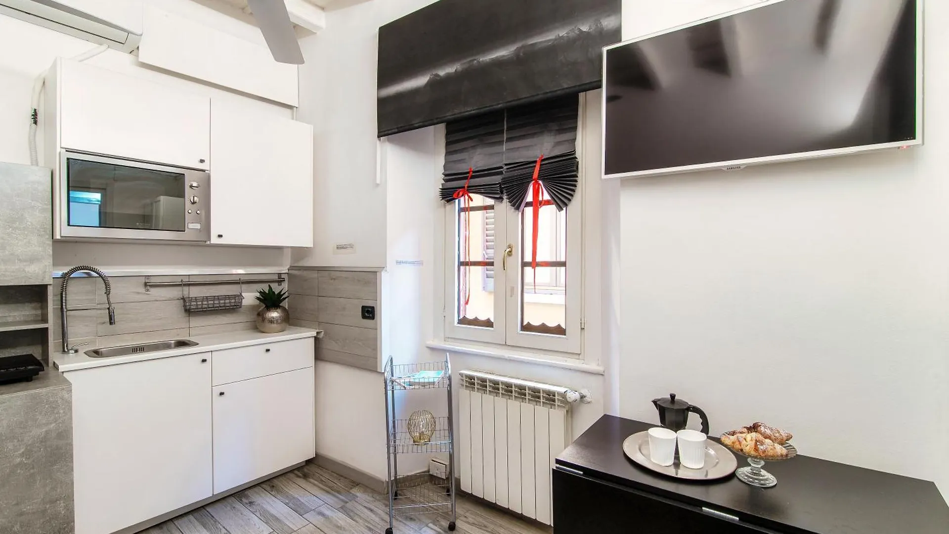 Joivy Cosy 4-Bed Apt Near Duomo Di Côme Italia